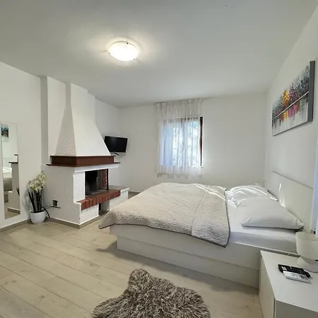 Apartment Flowers Medulin, Fucane 2 *