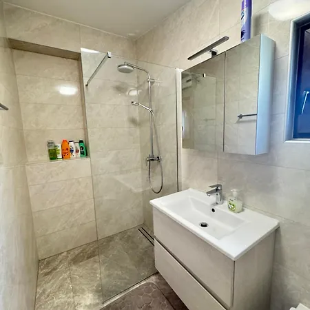 Flowers Medulin, Fucane 2